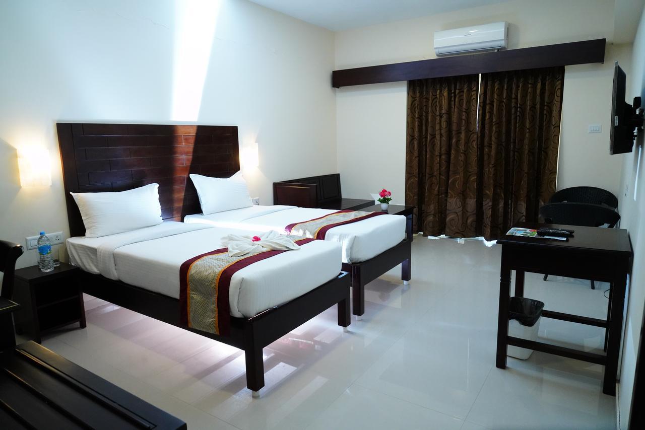 Five Falls Resort Kuttalam  Bagian luar foto
