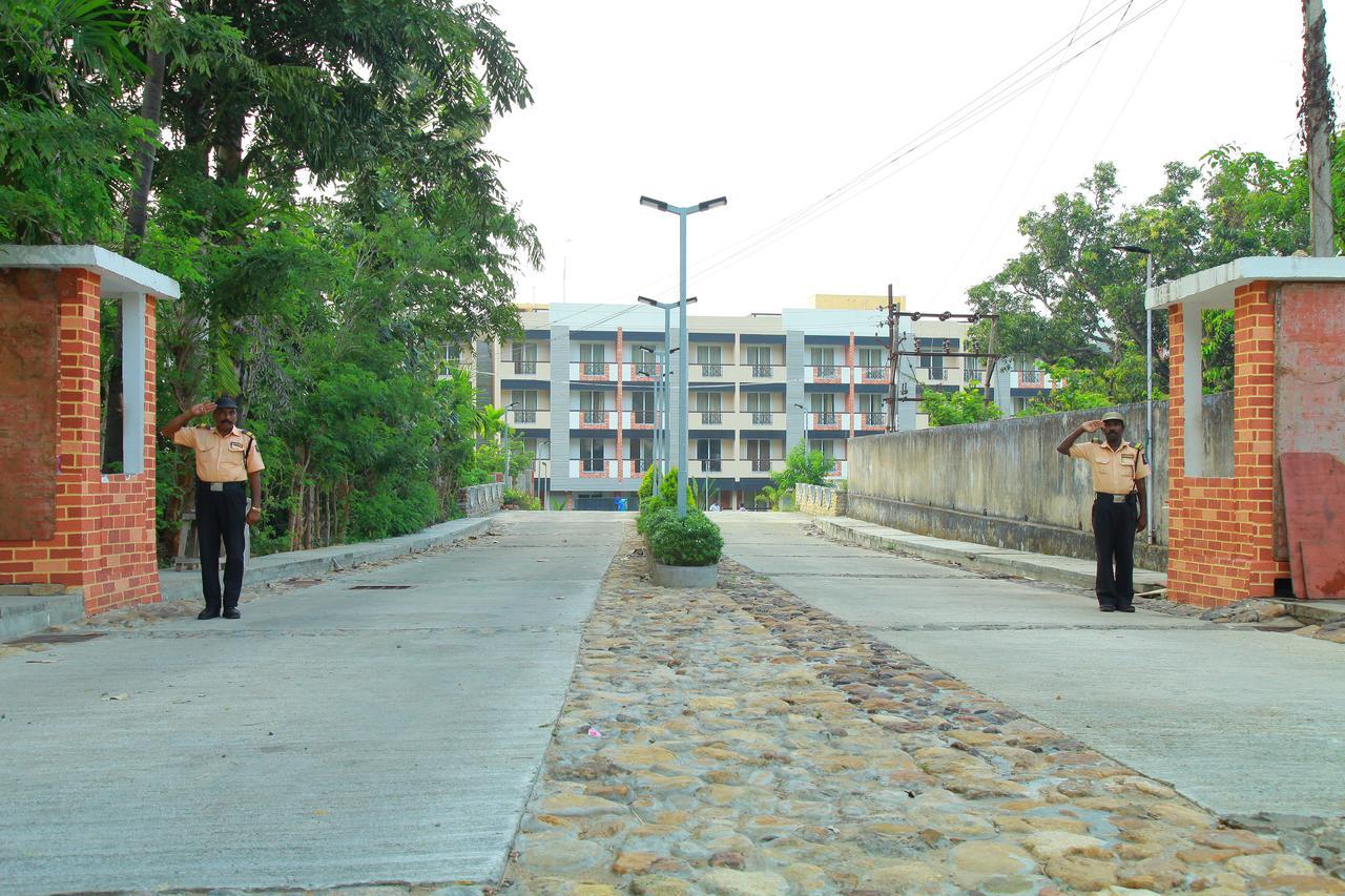 Five Falls Resort Kuttalam  Bagian luar foto