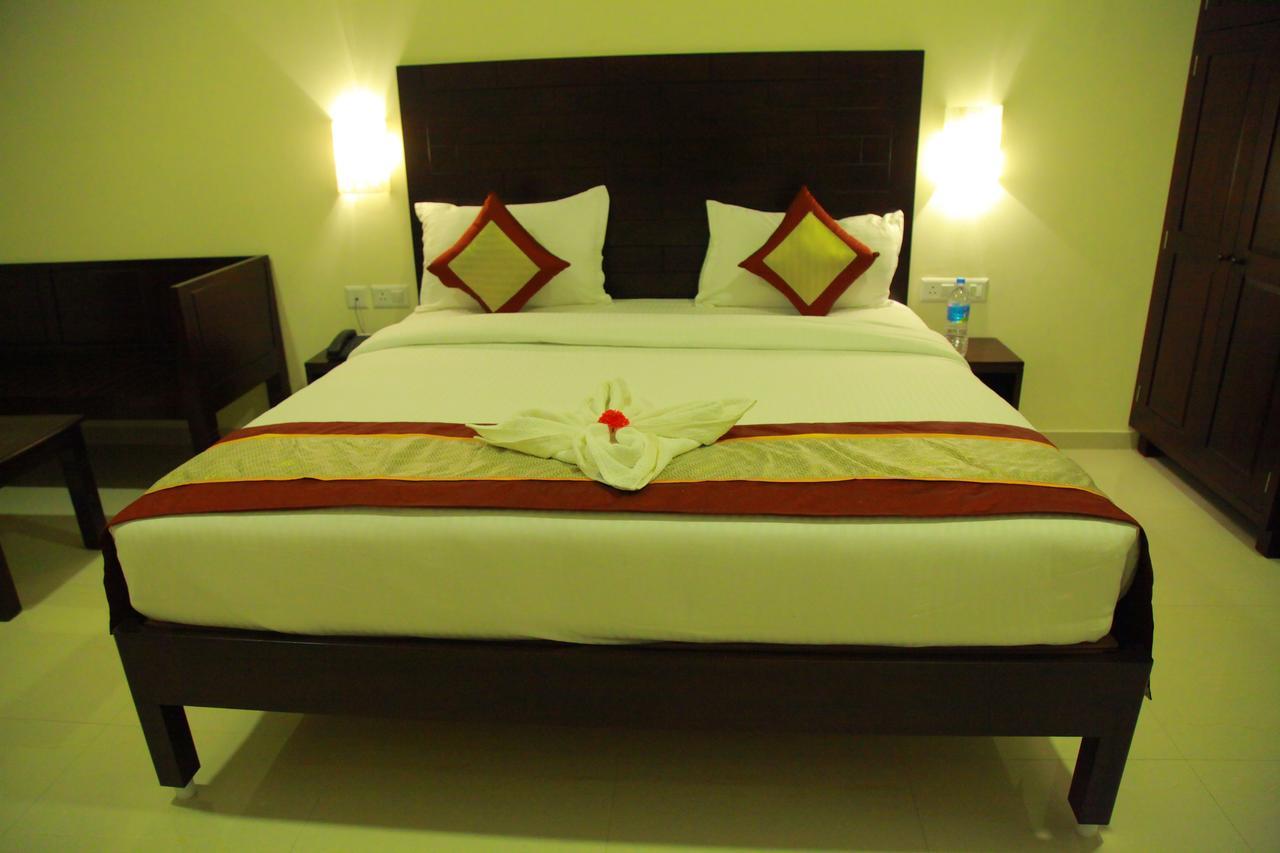 Five Falls Resort Kuttalam  Bagian luar foto