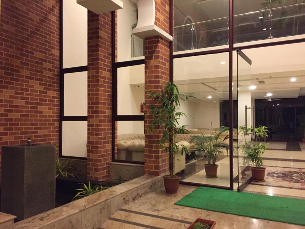 Five Falls Resort Kuttalam  Bagian luar foto