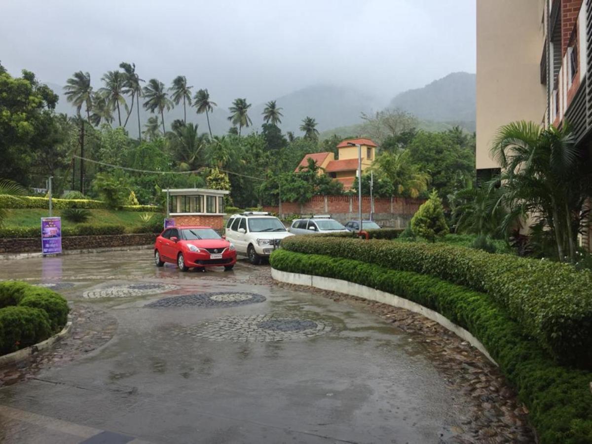 Five Falls Resort Kuttalam  Bagian luar foto