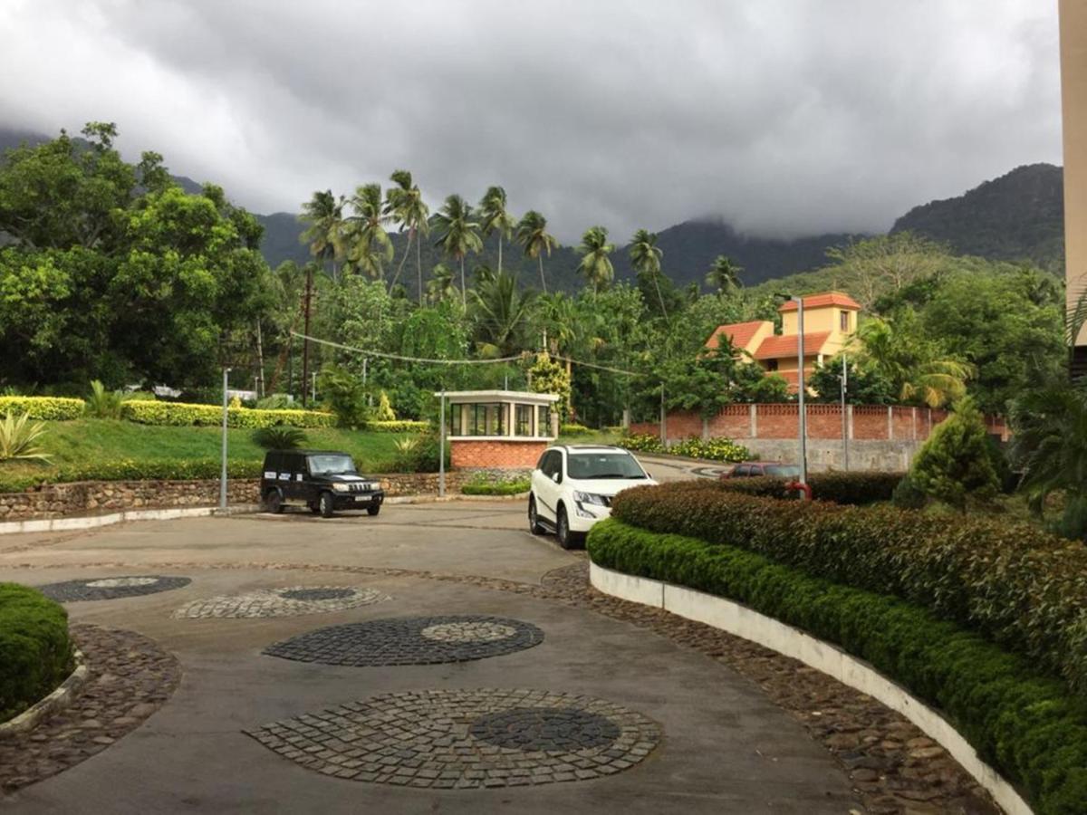 Five Falls Resort Kuttalam  Bagian luar foto