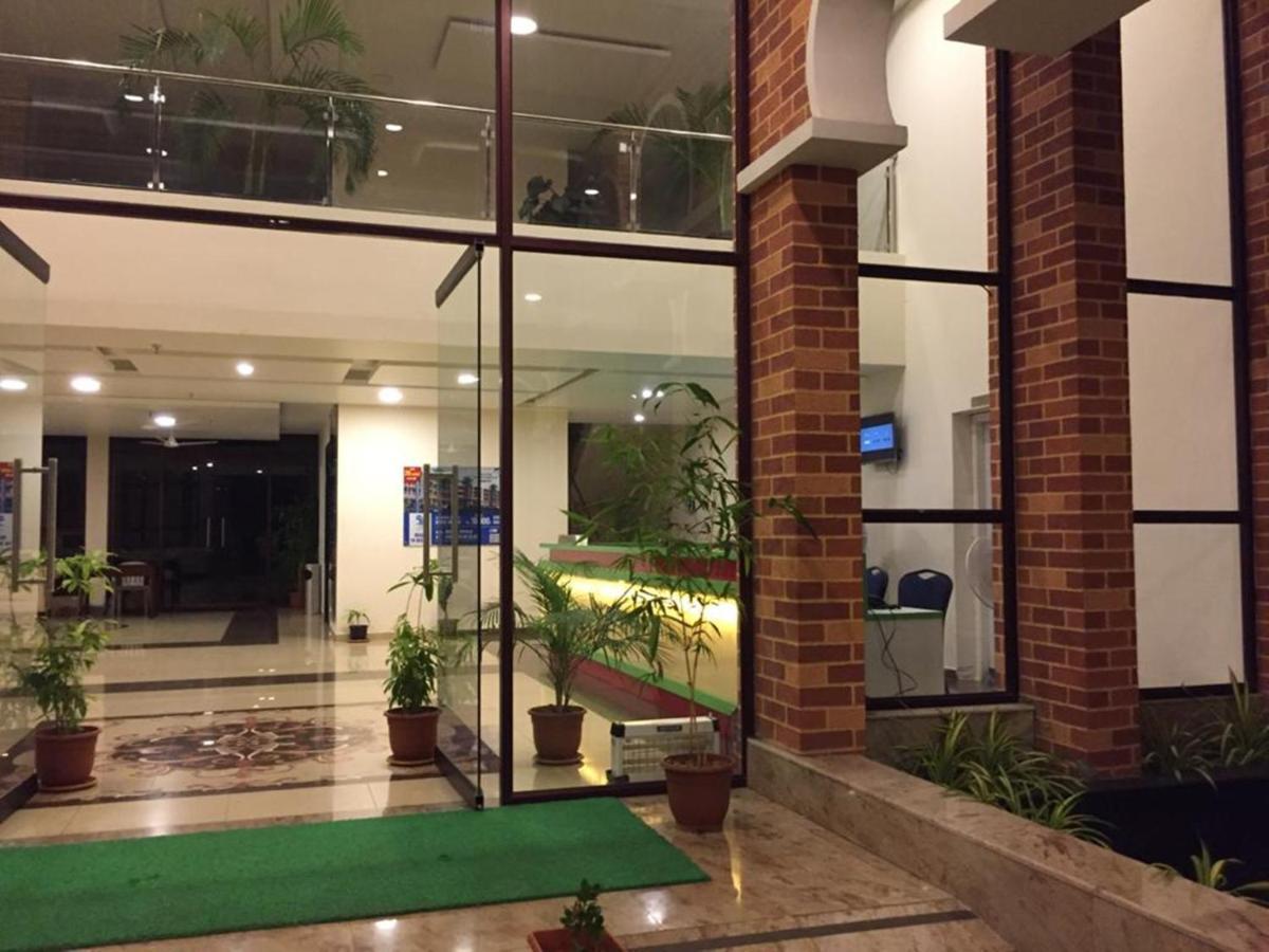 Five Falls Resort Kuttalam  Bagian luar foto