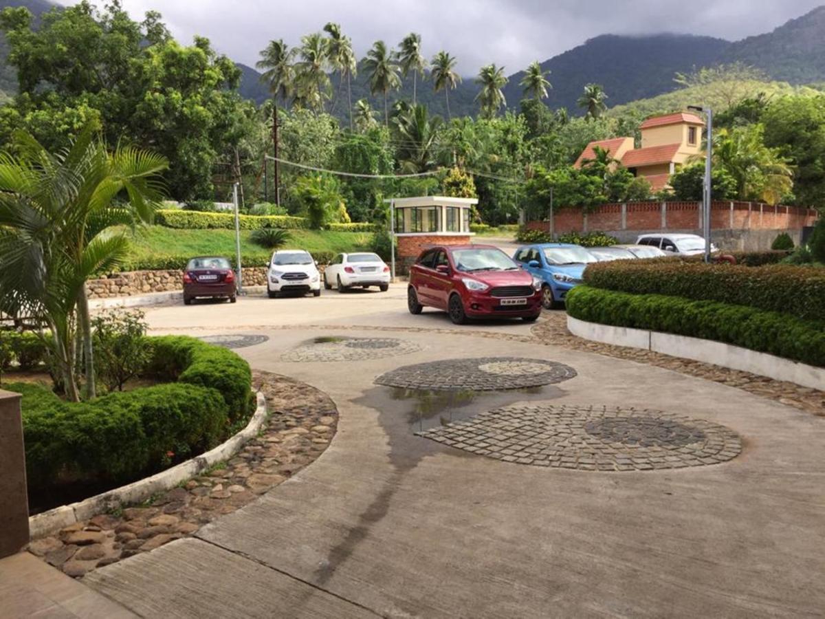 Five Falls Resort Kuttalam  Bagian luar foto